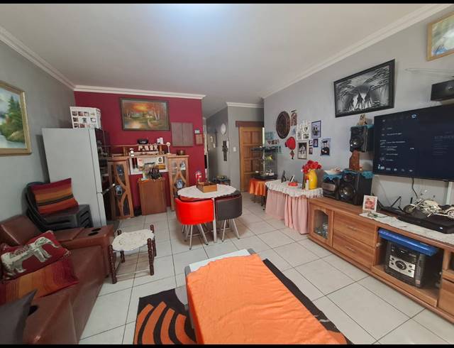 2 BEDROOM FLAT FOR SALE IN VANDERBIJLPARK CW 3